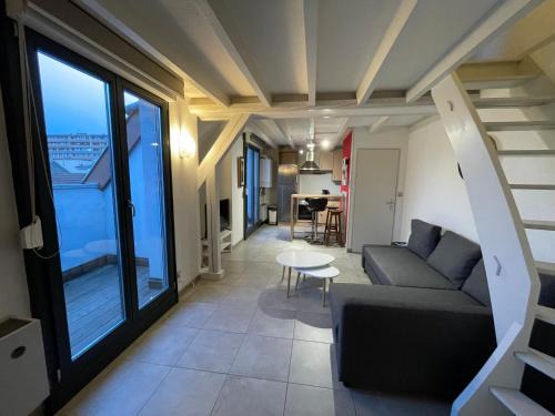 Sarrebourg Appartement | FATHALA - appartement lumineux en dernier étage - face à la gare routière