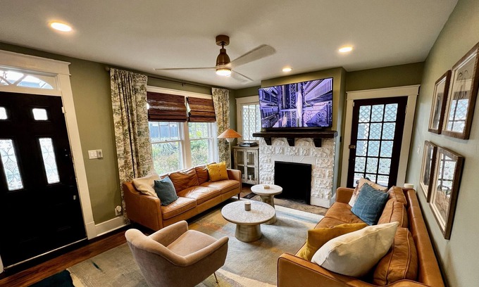 East End Cottage | Fatherland Cottage within walking distance of popular areas in Nashville.