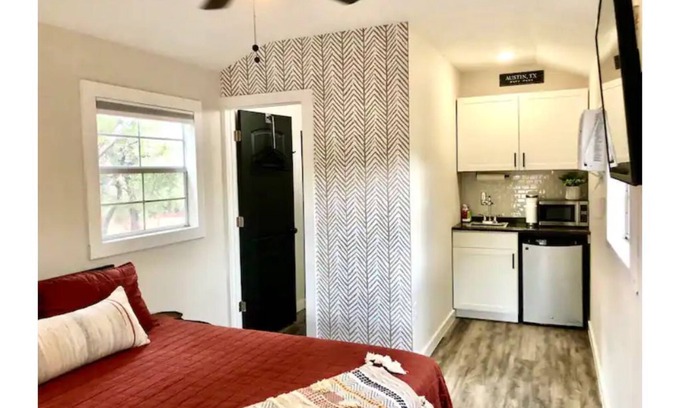 Austin Cabine | "Fawn" cabin in 3 acre tiny home resort with pool!