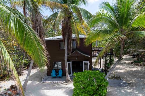 Tibbett's Turn Maison | Featherstone Cottage, Cayman Brac