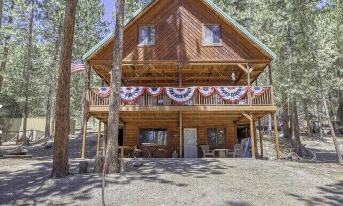 Featherville Cabine | Featherville Mountainside Cabin (Great for families) 4 bedroom + 1 loft