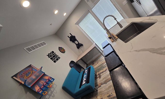 South Philadelphia Maison | Federal Hideaway Spacious 4-bedroom house in charming Philadelphia with WiFi, AC