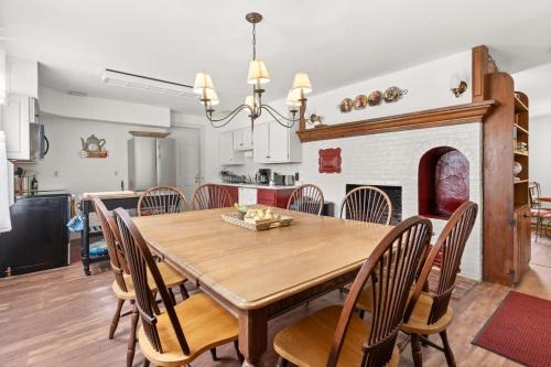 Epping Appartement | Federal on Exeter Circa 1805 Sleeps 8