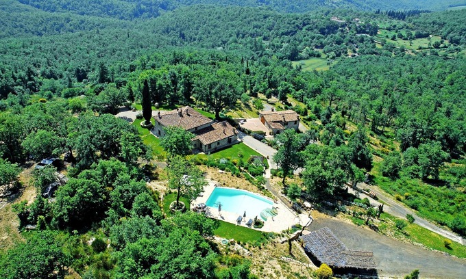 Castellina in Chianti Maison | Federico farmhouse with swimming pool and jacuzzi, panoramic position in Chianti