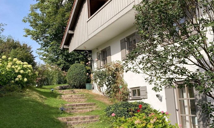 Lenggries Maison | Maison de vacances agréable au bord du ruisseau avec un grand jardin et vue sur la montagne Brauneck