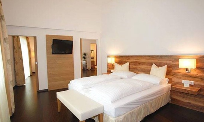 Hinterstoder Maison | Feel-good suite 4-star deluxe, shower and bath, WC - Relax- & Wanderhotel