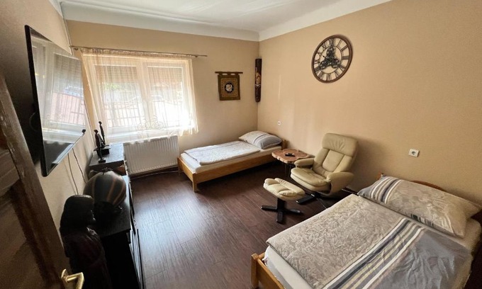 Gyal Appartement | Fehér galamb apartman