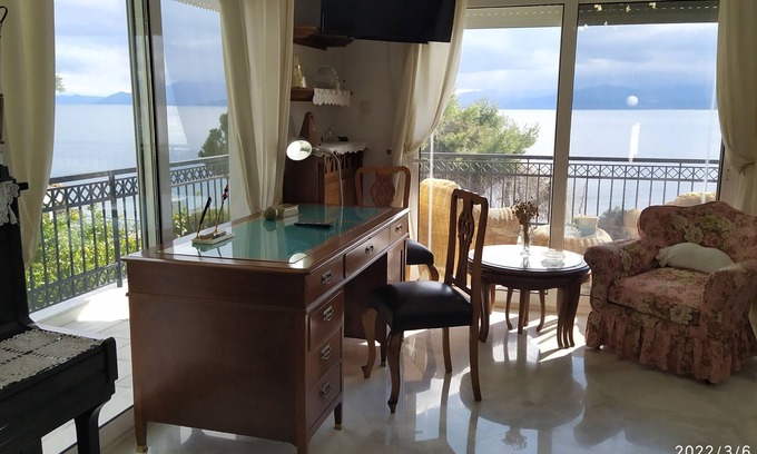 Nea Anchialos Maison | Felicity Seafront Luxury House