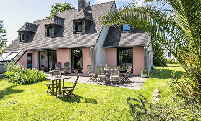 Plounevez-Lochrist Maison | Feliz Breizh by Interhome