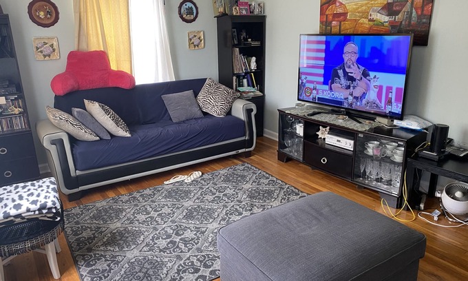 Fair Lawn Maison | FEMALES ONLY Quite safe neighborhood near NYC, transportation & mall