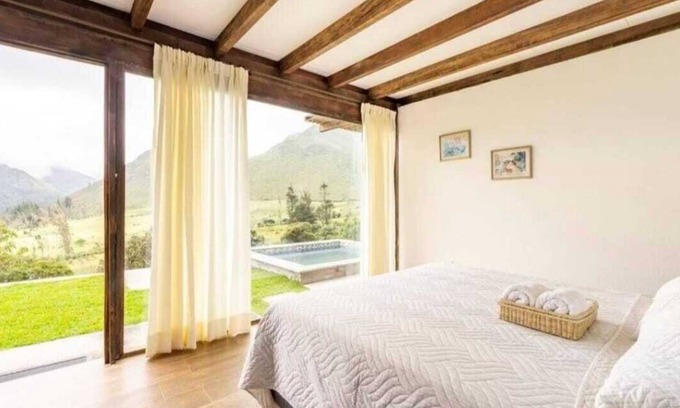 San Antonio de Pichincha Cabine | Fengari Camp Casa Ubicada en el Cráter del Volcán Pululahua
