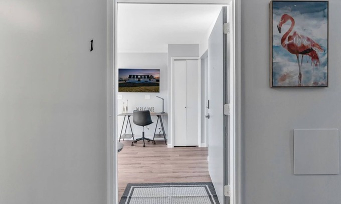 Lake Fenton Appartement | Fenton Flats- Suite 1 With On Site Hot Tub and Personal Garage