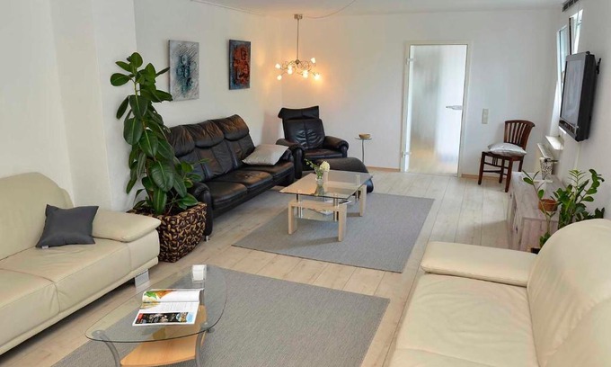 Neustadt-Stadtmitte Appartement | Ferienwohnung Uhuherz
