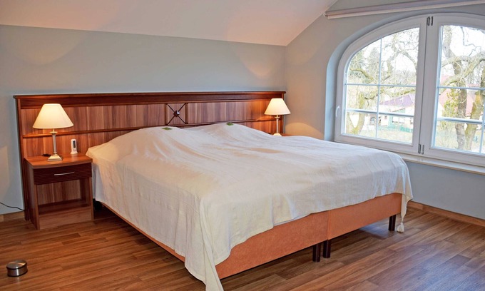 Rugen Island Appartement | Ferienappartement Polarstern avec cheminée - appartements de manoir avec cheminée, sauna et piscine extérieure *****
