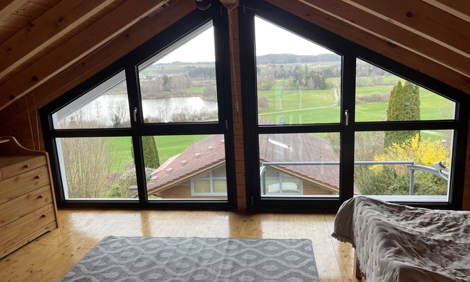 Illmensee Maison | Ferienhäuschen mit Bilck auf den Ruschweiler See
