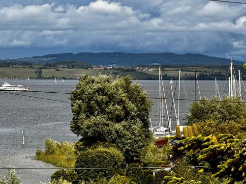 Bottighofen Appartement | Ferienhaus BMB mit Blick auf den Bodensee und Konstanz