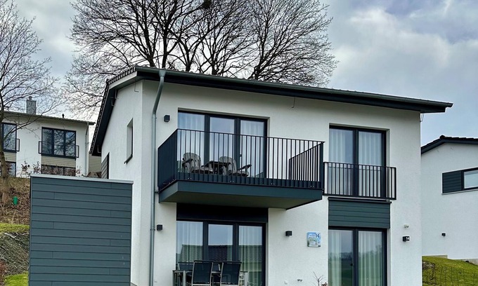 Heringhausen Maison | Ferienhaus Diemelblick 14 mit Seeblick und Sauna am Diemelsee für bis zu 6 Gäste