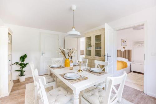 Joachimsthal Maison | Ferienhaus Goldene Zeit I Terasse I Parkplatz I 3 SZ I 2 Bäder I 2 min zum See