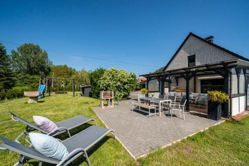 Zirkow Appartement | Ferienhaus Landlust - Erholung mit Fasssauna und Whirlpool nahe Binz!