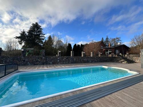Dolgen am See Maison | Ferienhaus MILA - Pool, Sauna, Whirlwanne, 5000qm Privatgelände mit Bolzplatz