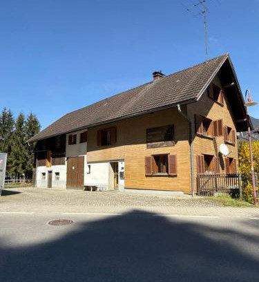 Buers Maison | Ferienhaus zum Klettersteig - Kletterwand, Abstellraum für Ski oder Bikes, Sauna, Kellerbar,