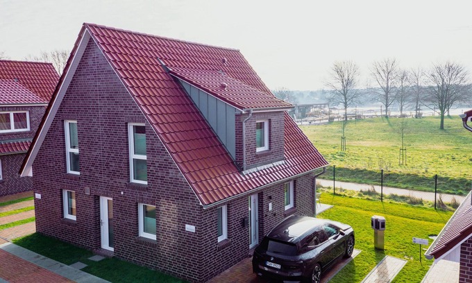 Tannenhausen Maison | Ferienhaushälfte Wasserseite - Küsten Apartments Tannenhausen