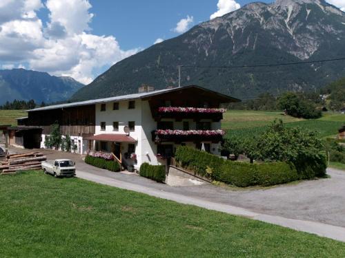 Arzl im Piztal Appartement | Ferienhof Bichlhof