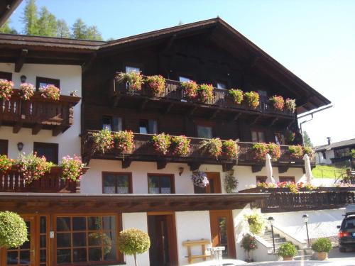 Heiligenblut Maison | Ferienhof-Oberer-Gollmitzer-2-5-km-oberhalb-von-Heiligenblut-ruhige-sonnige-Lage-Glocknerblick