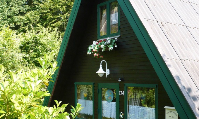 Bad Arolsen Maison | Ferienpark Twistesee, cozy vacation home with sunbathing lawn and lake view