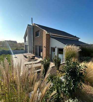 Lobnitz Maison | Ferienresort - idyllisches Ferienhaus mit Privatstrand und Sauna in der Nähe von Leipzig #HausMaja