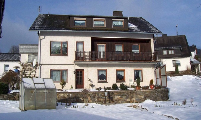 Hesborn Appartement | Refuge à flanc de colline du Sauerland