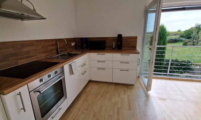 Neustadt-Hambach Appartement | Ferienwohnung Rosenblüte - Appartement/fewo, Dusche und Badewanne, Ruhig
