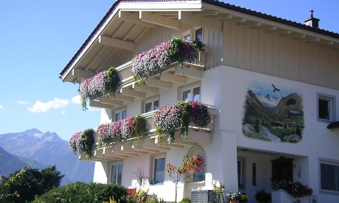 Schonbach Appartement | Ferienwohnung Zwoelferblick