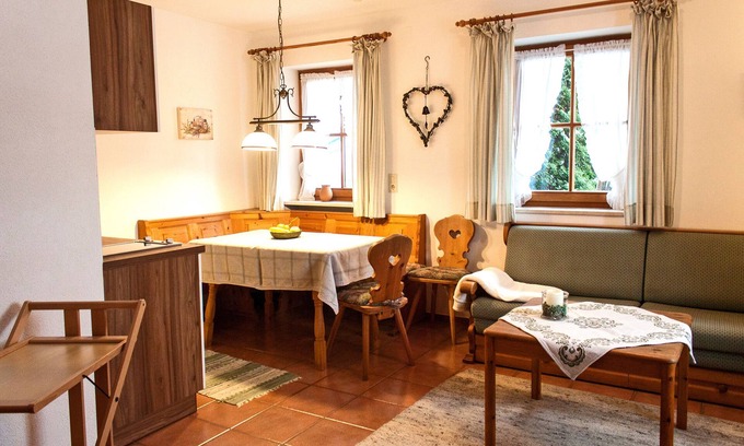 Hohenaschau im Chiemgau Appartement | Ferienwohnung I° "Talstüberl" mit extra Schlafzimmer und Terrasse, 34 qm