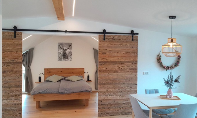 Aschau im Chiemgau Appartement | Ferienwohnung Bergblick Loft, 57 qm mit Separatem Schlafzimmer und West-balkon