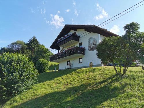 Stein Appartement | Ferienwohnung am Eichwald