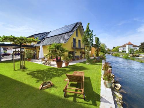 Singen Appartement | Ferienwohnung, 2 Zimmer, 4 bis 6 Personen, 67 qm, mit großem Balkon, entlang am Fluss, an der Aach, am Bodensee, nah am Naturschutzgebiet