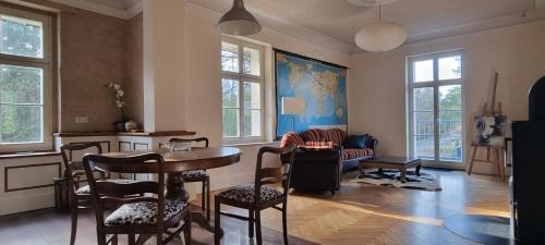 Kienwerder Appartement | Ferienwohnung 2OG am Waldfriedhof