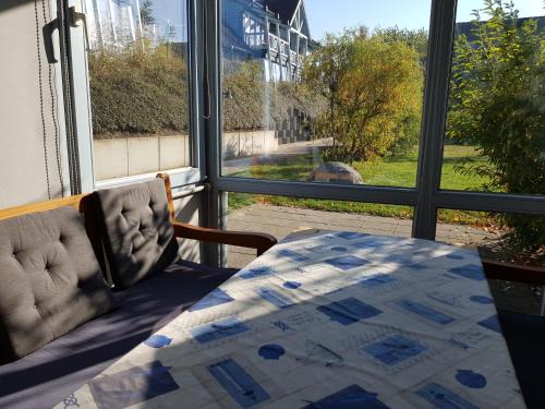 Neuensien Station Balnéaire | Ferienwohnung 4 im Haus am See mit Wintergarten und Terrasse