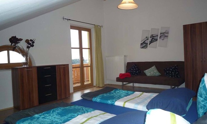 Bad Endorf Appartement | Ferienwohnung, 40 qm Dachgeschoss, Wohn- und Schlafraum kombiniert
