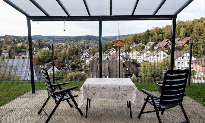 Hilchenbach Appartement | Ferienwohnung 53 m2 mit Überdachter Terrasse