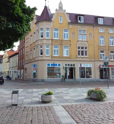 Guestrow Appartement | Ferienwohnung am Markt - ein Zuhause mit Aussicht