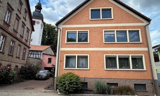 Altertheim Appartement | Ferienwohnung an der Linde in Altertheim an Autobahn A3 A81
