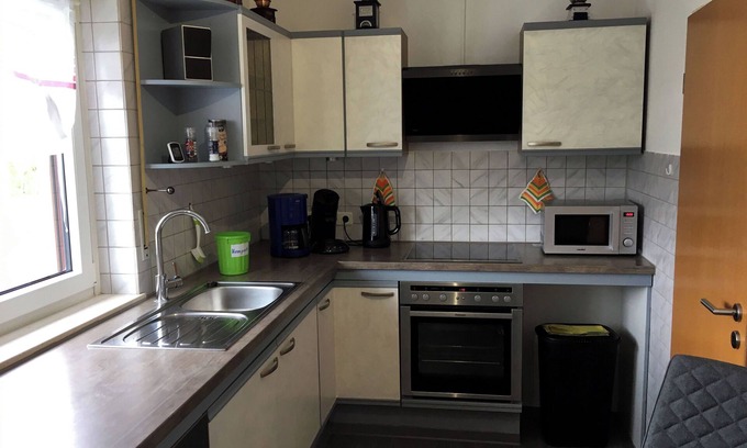 Detmold-Nord Appartement | Ferienwohnung Ausblick im 1. OG 100 m² für 2 bis 6 Pers. Stadtrand von Detmold