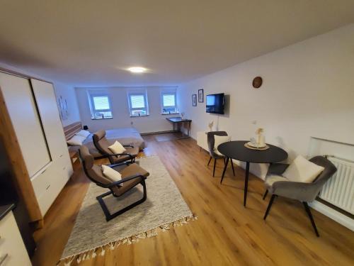Maikammer Appartement | Ferienwohnung Blumenstiel
