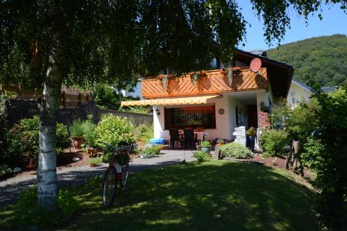Bilstein Appartement | Ferienwohnung Burgblick Bilstein