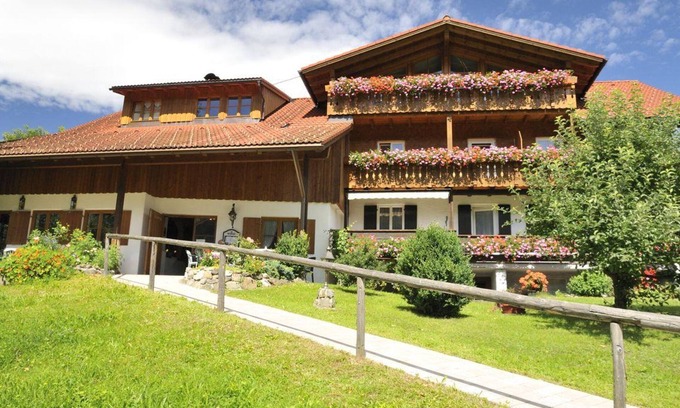 Vorderhindelang Appartement | Ferienwohnung - Café Mali - Ferienwohnung mit Südbalkon