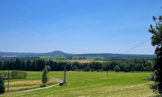Blindert Appartement | Ferienwohnung Eifel (Blick Aremberg)
