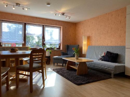 Bachhagel Appartement | Ferienwohnung Eva mit Blick ins Grüne
