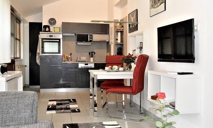 Frasdorf Appartement | Ferienwohnung für 2 Personen, 32 qm, ebenerdig, Wohn/Schlafraum kombiniert, TV, W-Lan, Terrasse, Gartenmöbel